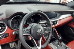 Alfa-Romeo-Stelvio-bor-tisztias-apolas-1